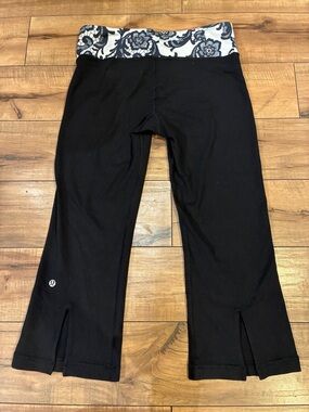 lululemon athletica Black Capri Leggings with White & Navy Floral Waistband